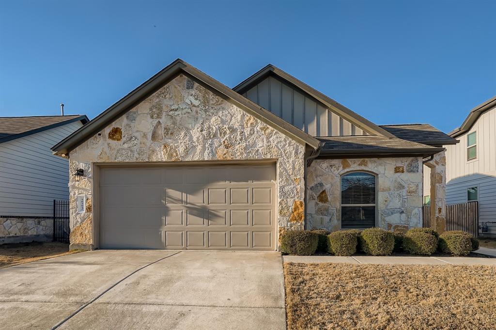 Foto principal - 223 Callahan Ln