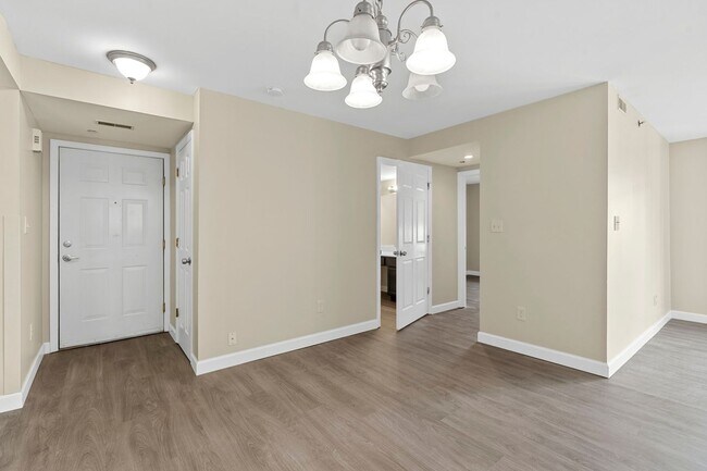 Foto del edificio - Spacious 2-Bed, 2-Bath Condo
