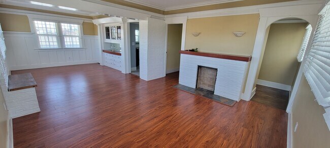 living/dining - 4254 Denker Ave