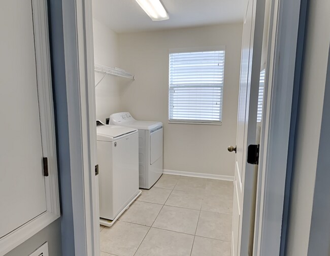 Building Photo - 5955 Paxton Ct