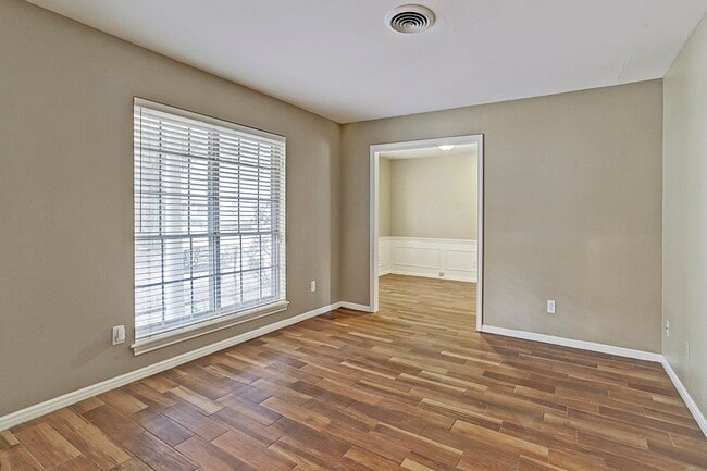 Building Photo - 1070 Curtin St