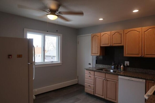 Building Photo - 3 bedroom in Wakefield MA 01880