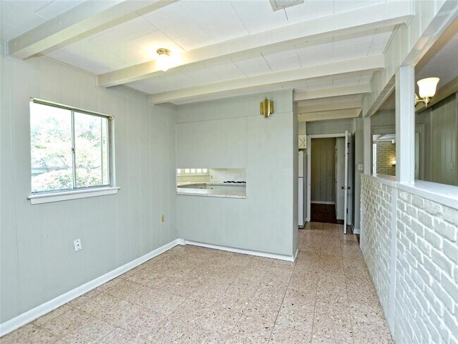 Building Photo - 5911 Fairlane Dr