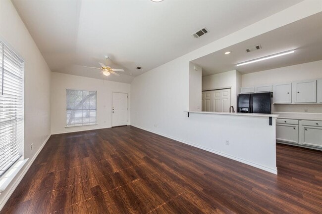 Foto del edificio - 8708 Weiser Dr