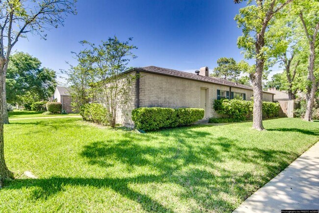 Foto del edificio - 12002 Rocky Knoll Dr