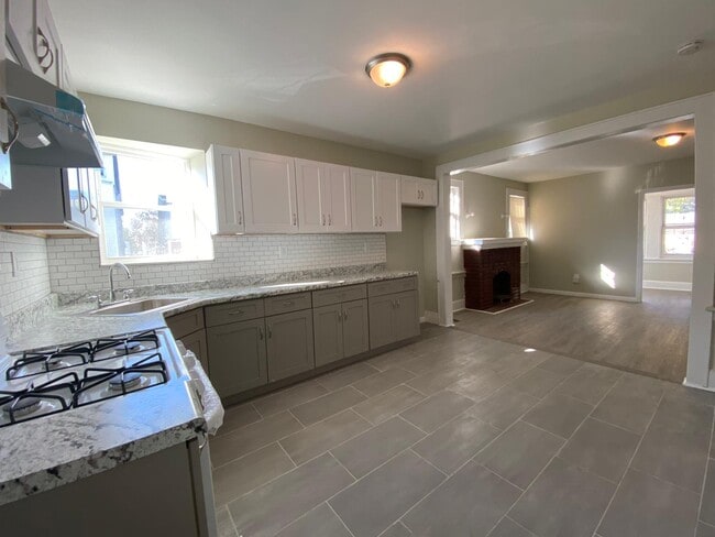 Building Photo - 48 Hopkins Pl