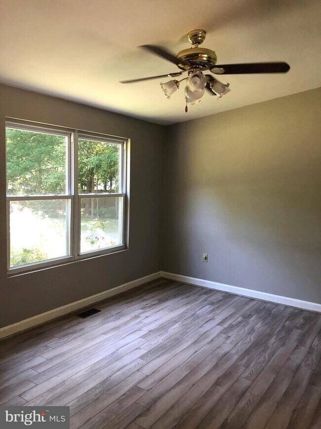 Building Photo - 10464 Greene Dr