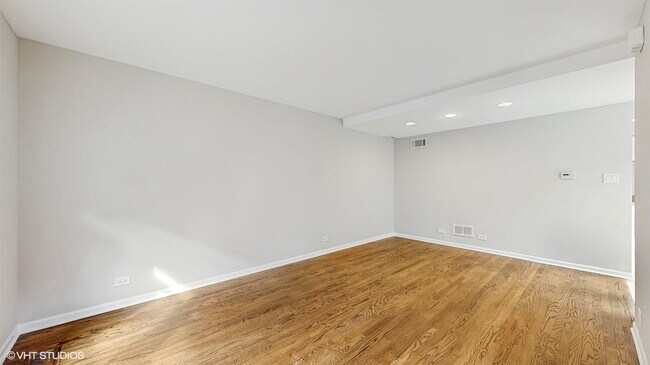 Foto del edificio - 706 Green Bay Rd