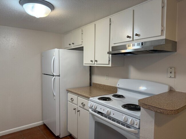 Foto del edificio - 2250 Bering Dr