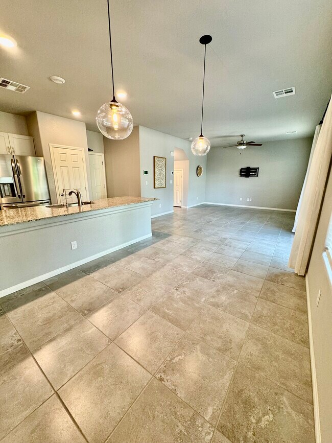 Building Photo - 4466 Zara Point Ave