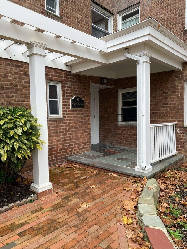 60 Knightsbridge Rd Unit 3A, Great Neck Plaza, NY 11021 Room for Rent