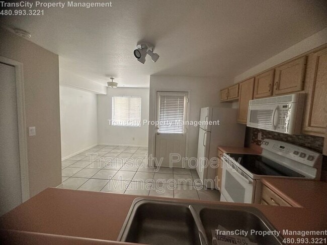 Foto del edificio - 5808 E Brown Rd