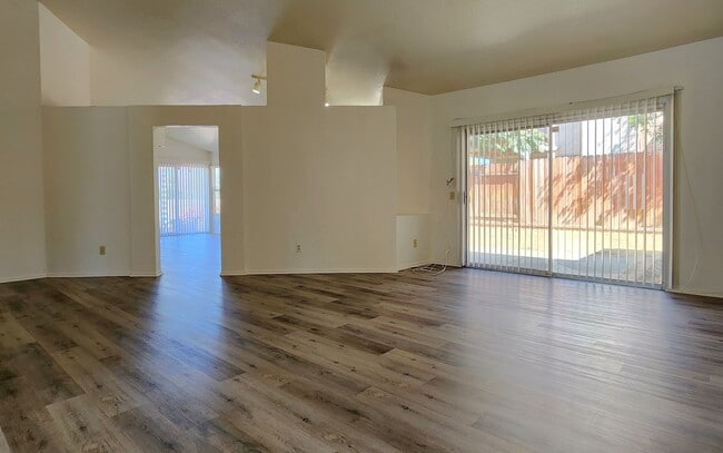 Building Photo - Spacious 4 Bedroom, 2 Bath, Single-Story H...