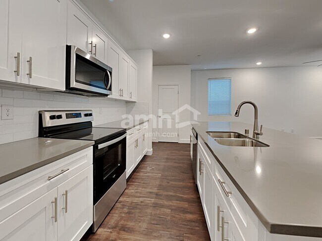 Foto del edificio - 654 N Water St