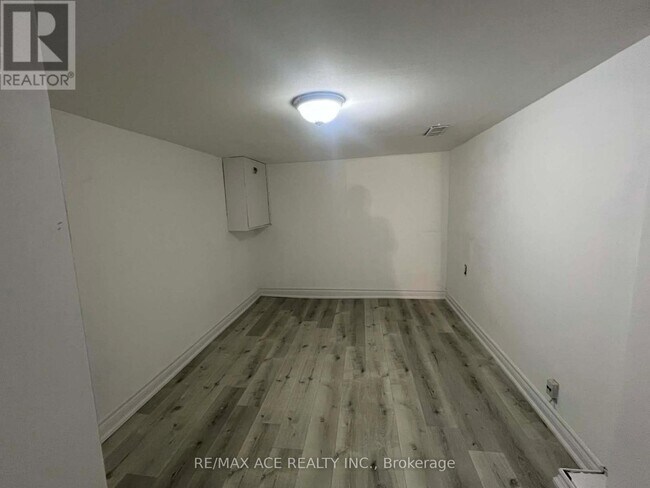 Photo du bâtiment - 12 Mahoney Ave