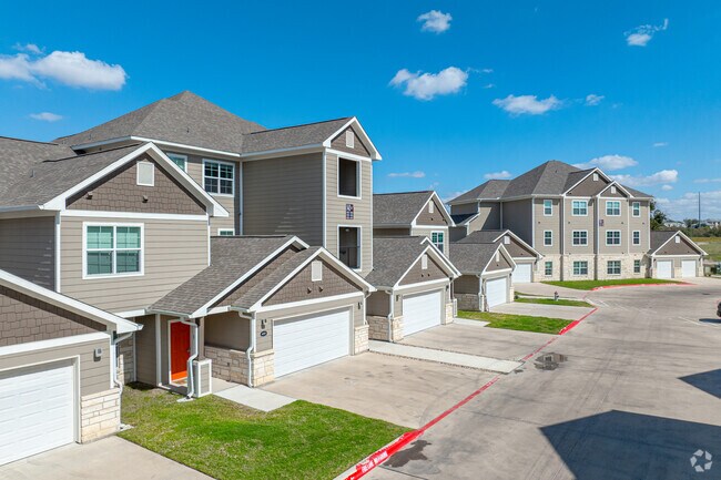 Foto del edificio - Village at Pepper Creek Apartments