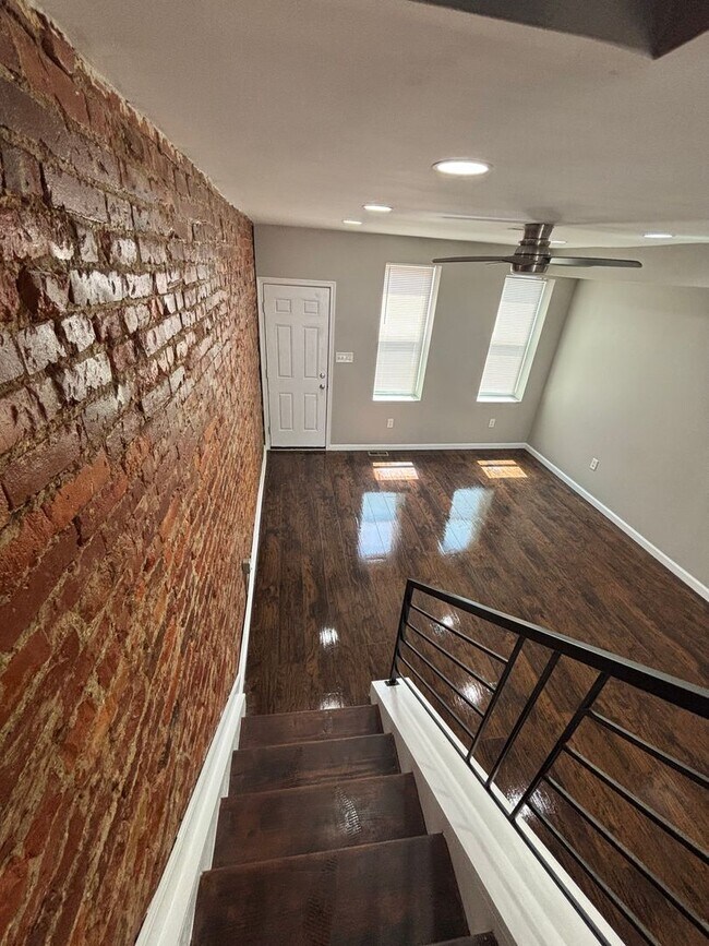 Building Photo - Beautiful 2 Bath 2 Bedroom in Port Richmon...