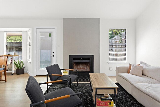 Foto del edificio - 803 Meadowcreek Dr