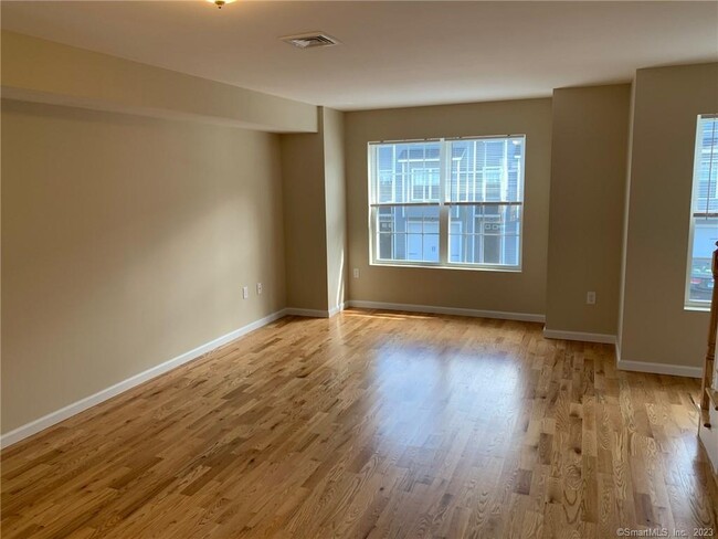 Building Photo - 27 Tridell Dr