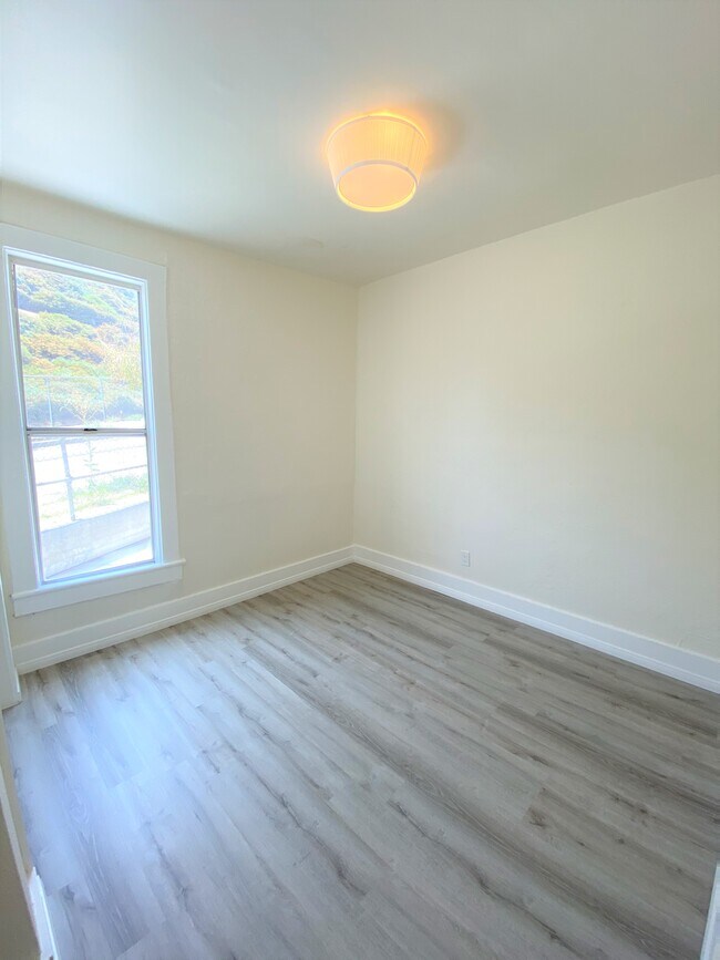 Bedroom 3 - 242 S Toluca St