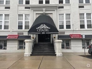 Building Photo - 450 7th St