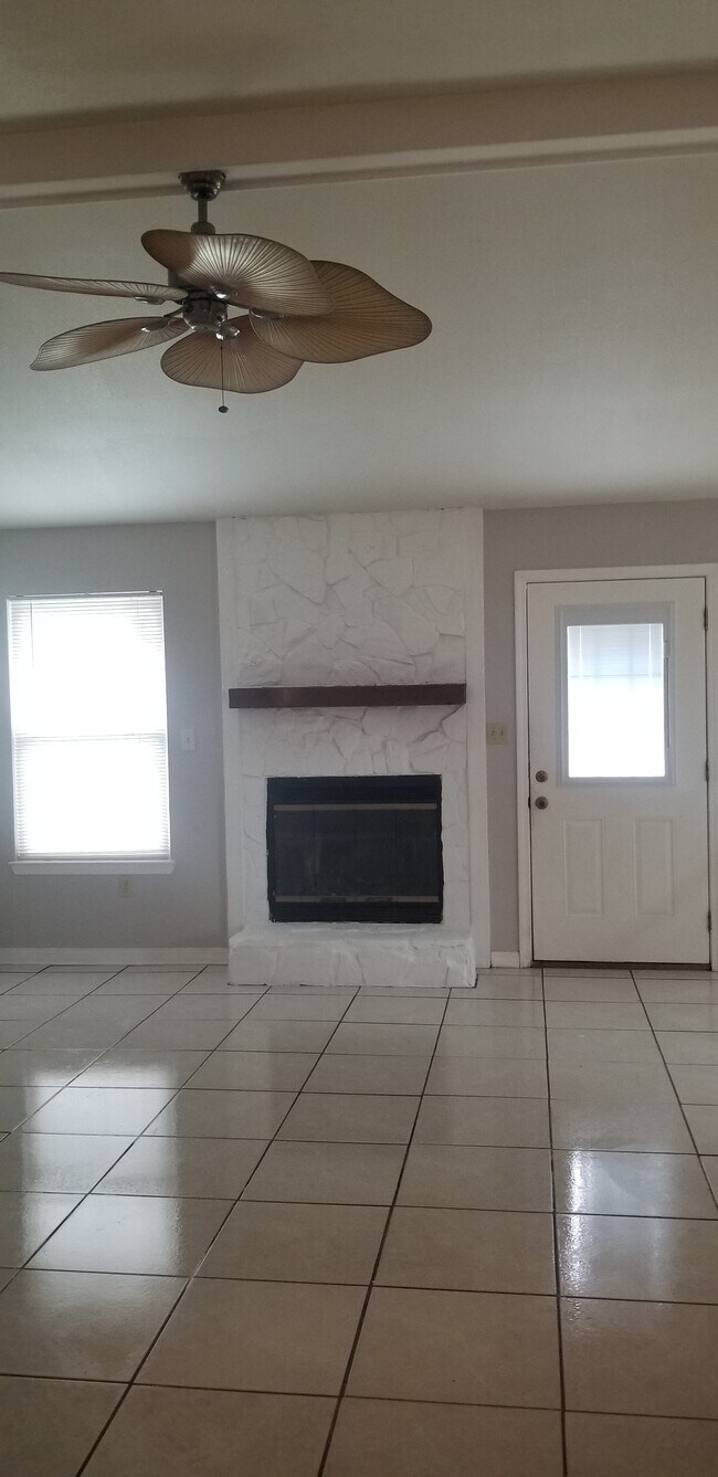 Building Photo - 255 Grand Prix Dr