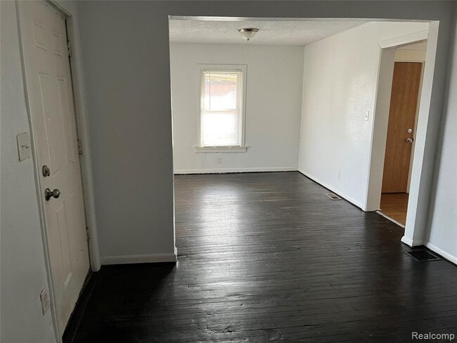 Foto del edificio - 7592 Maxwell Ave