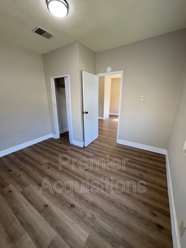 Building Photo - 2920 Hillcrest Ave