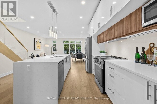 Building Photo - 498 Wentworth Ave