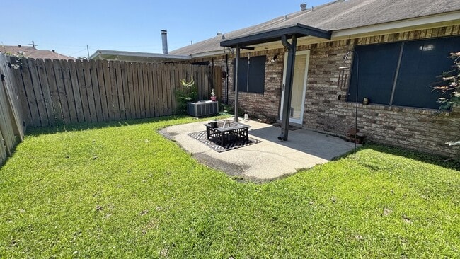 Building Photo - 204 Splane Dr