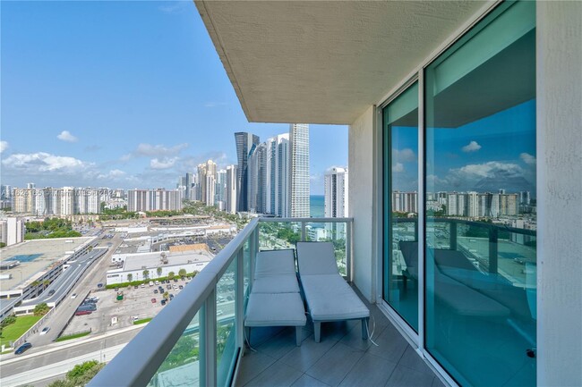 Foto del edificio - 150 Sunny Isles Blvd