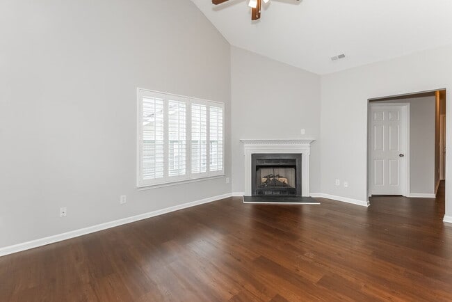 Building Photo - 6216 Sid Crane Dr
