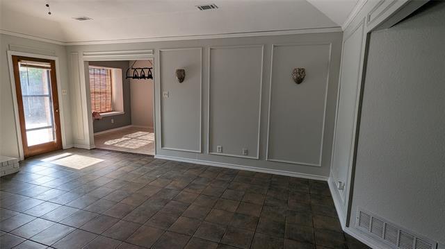 Building Photo - 2706 Parkview Dr