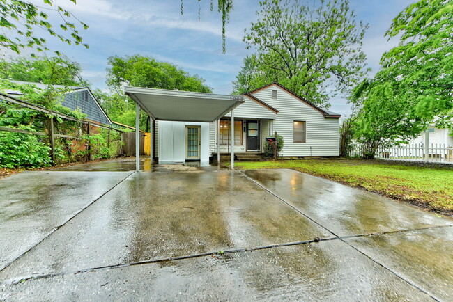 Building Photo - 1005 W Eufaula St