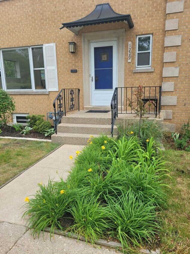 Primary Photo - 1229 Washington St