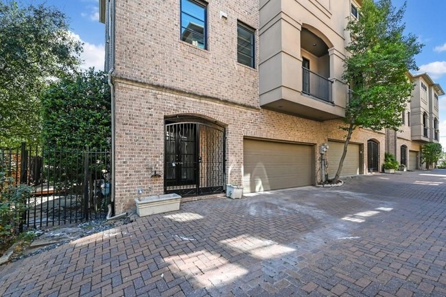 Building Photo - 3637 Oak Lawn Ave
