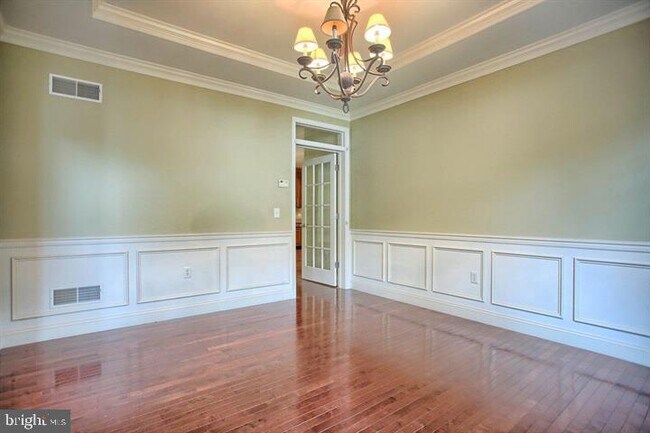 Building Photo - 1121 Stone Creek Dr