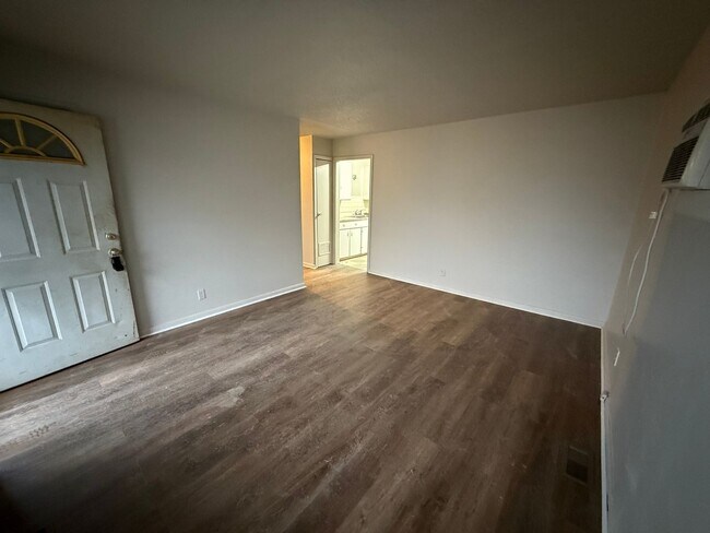 Building Photo - 3 Bedroom House on Large Corner Lot