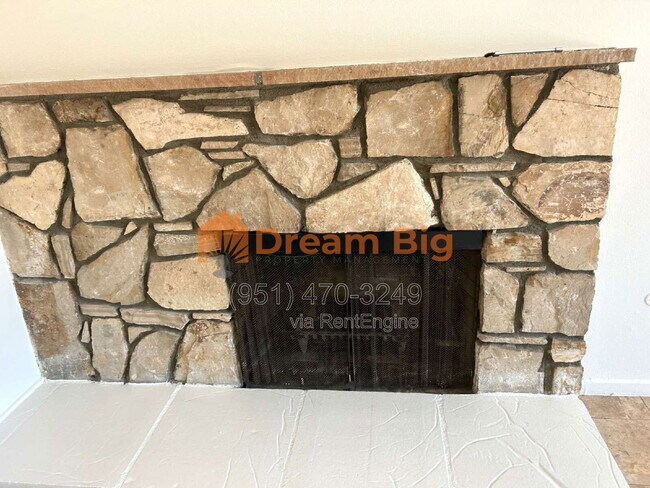 Foto del edificio - 3152 Newell Dr