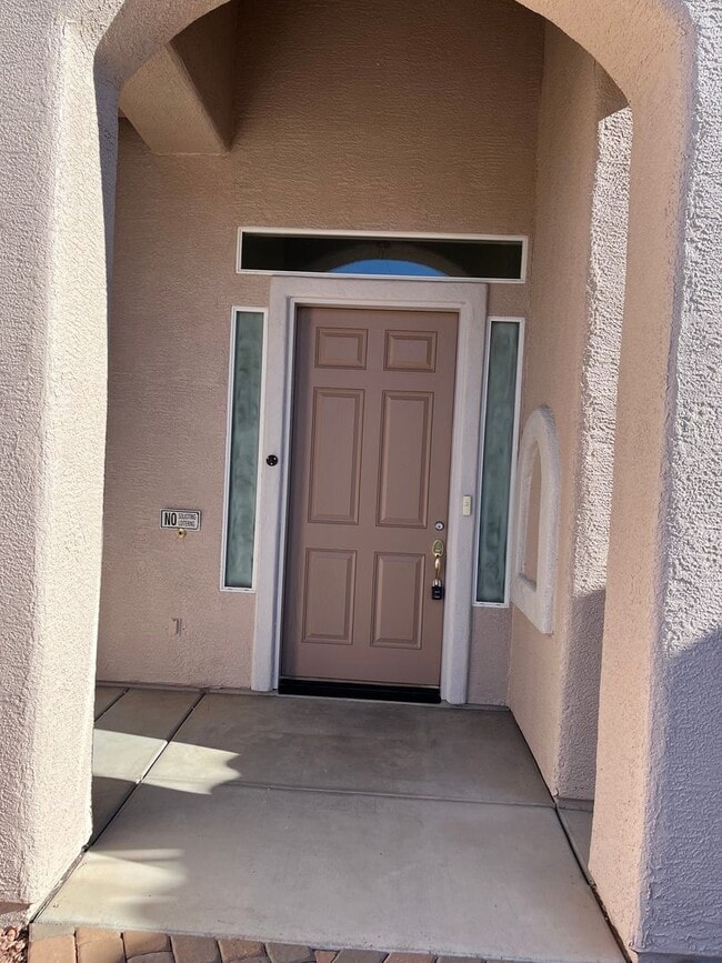 Building Photo - Elegant, spacious 3/2.5 home in gated LaPrivada