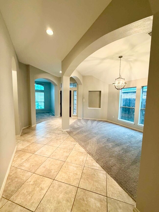 Building Photo - 5607 Wagon Wheel Ln