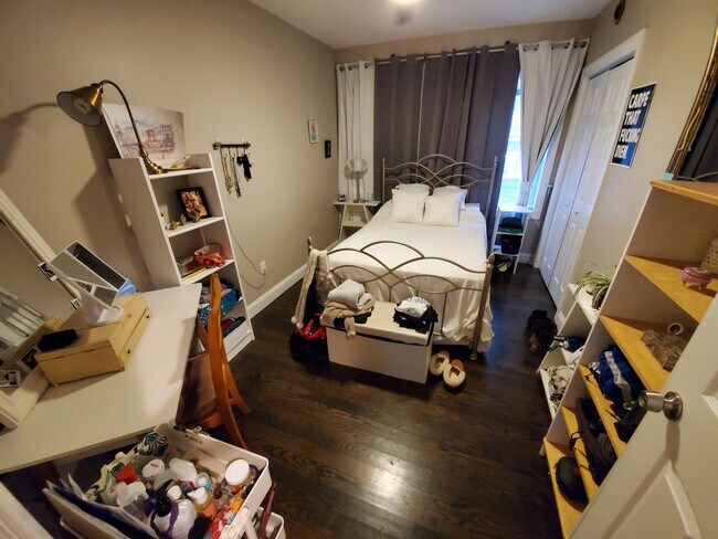 Foto del edificio - Beautifully remodeled 3 bedroom apartment ...