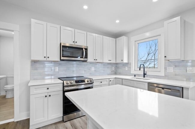 Building Photo - 6 Garfield Ave