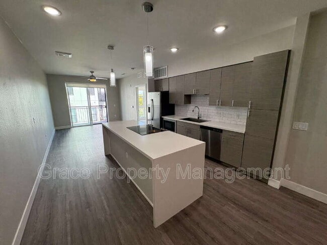 Building Photo - 3500 S Corona St