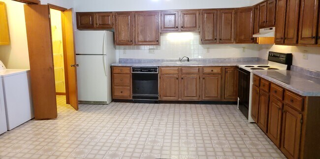 Spacious kitchen, lots of storage and countertop space - 330 Cayman St