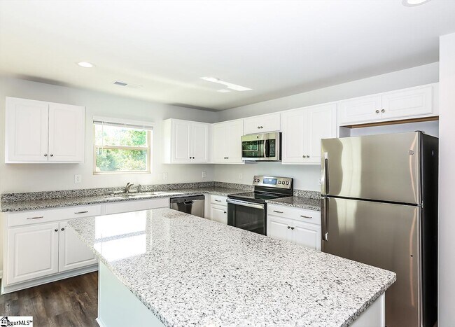 Foto del edificio - 259 Kelly Farm Rd