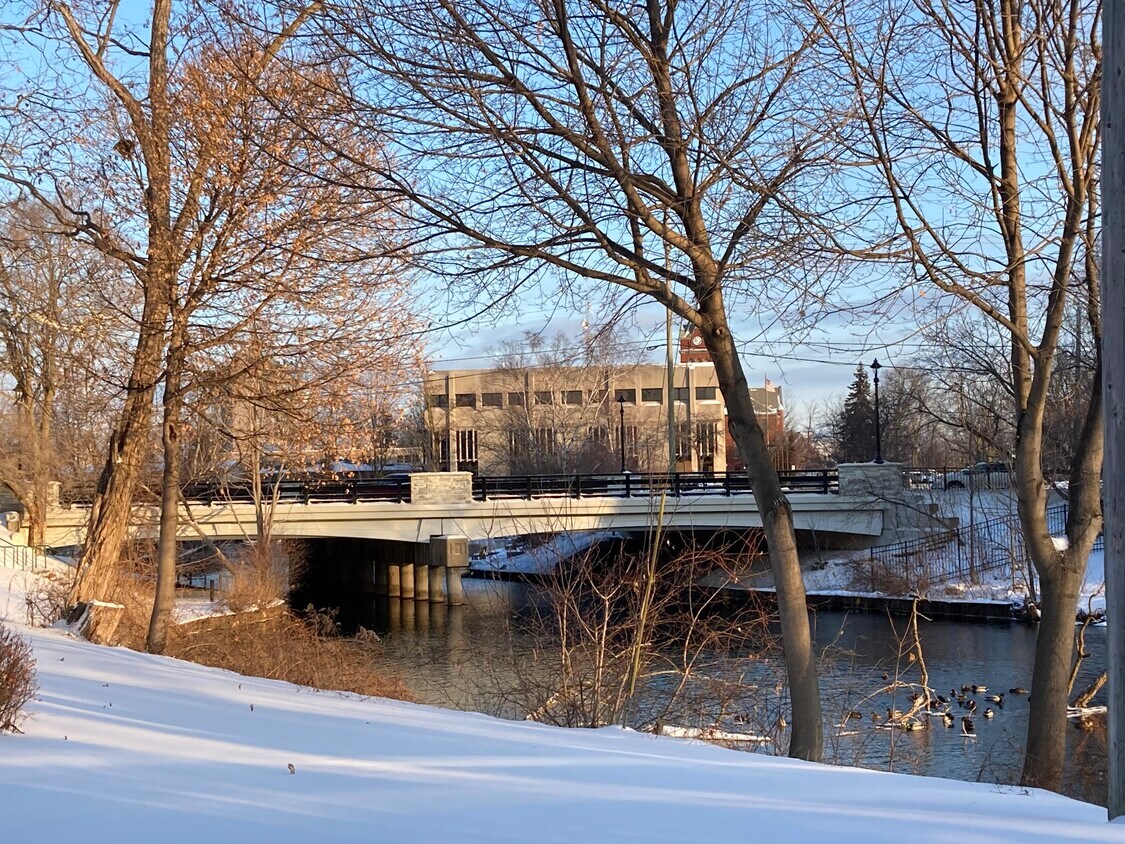 545 Riverine Dr Unit 102, Traverse City, MI 49684 Condo for Rent in