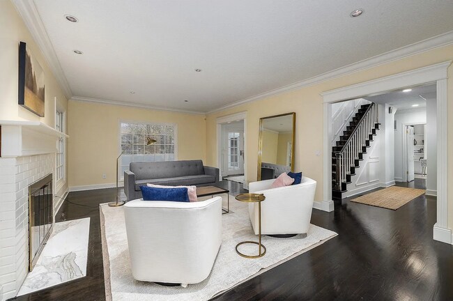 Building Photo - Experience the Charm of a Portland Heights...