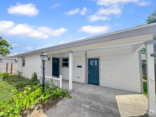 Building Photo - 31 Helis Dr