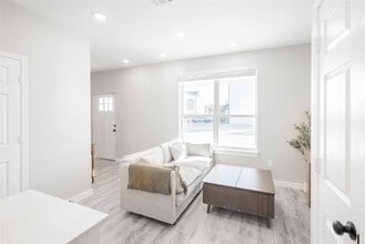 Building Photo - 2414 Penick Rd